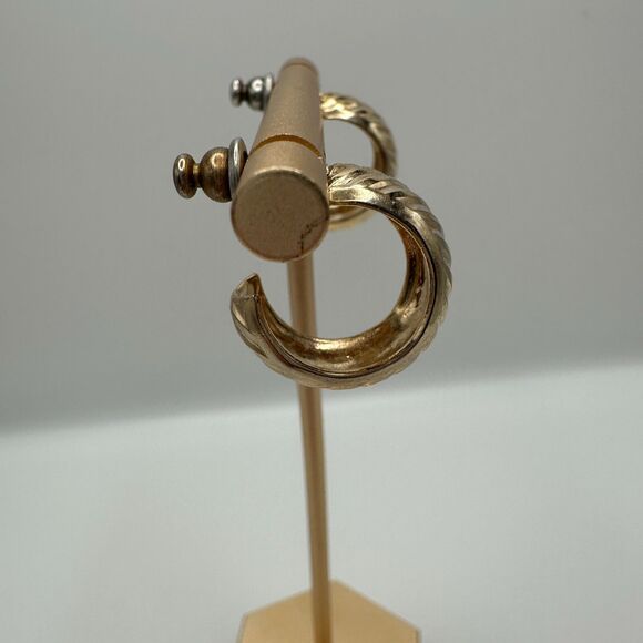 Vintage Bold Gold Hoops Chunky Huggie Twist Scalloped Design Costume Fashion - Picture 3 of 5